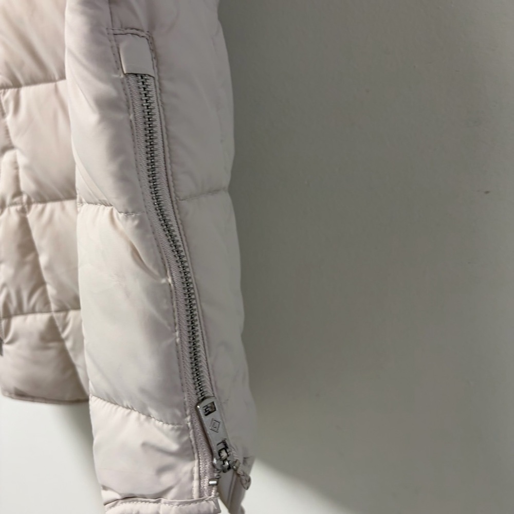Abercrombie & Fitch Your Personal Best On The Go Puffer Moonbeam Size Medium - Picture 6 of 10
